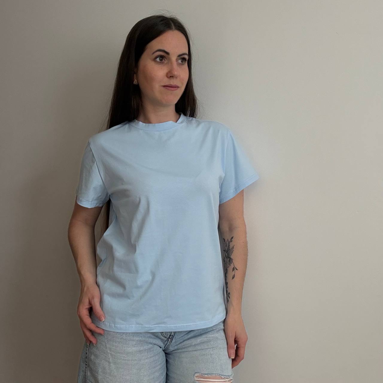 Damska koszulka Basic Premium Cotton — kremowa, bawełniana - Зображення 13