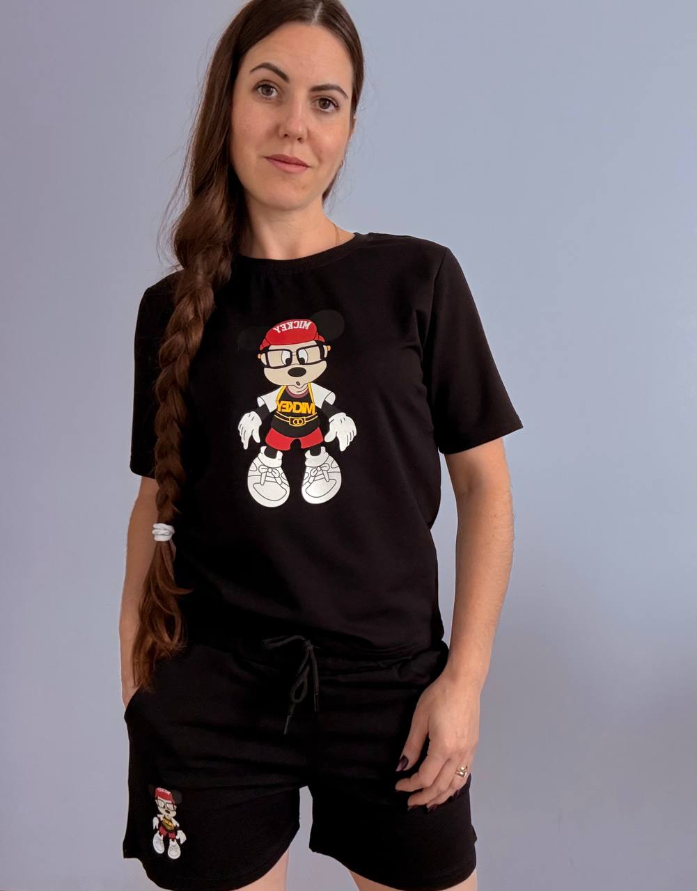 Czarny komplet bawełniany damski: T-shirt i szorty z nadrukiem Mickey - Зображення 4