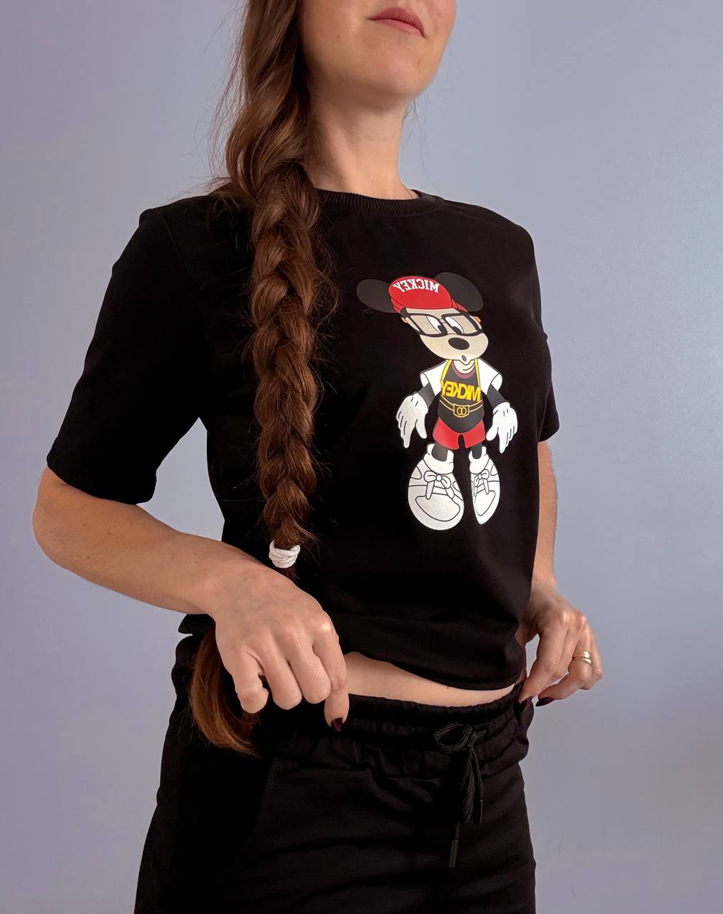 Czarny komplet bawełniany damski: T-shirt i szorty z nadrukiem Mickey - Зображення 3